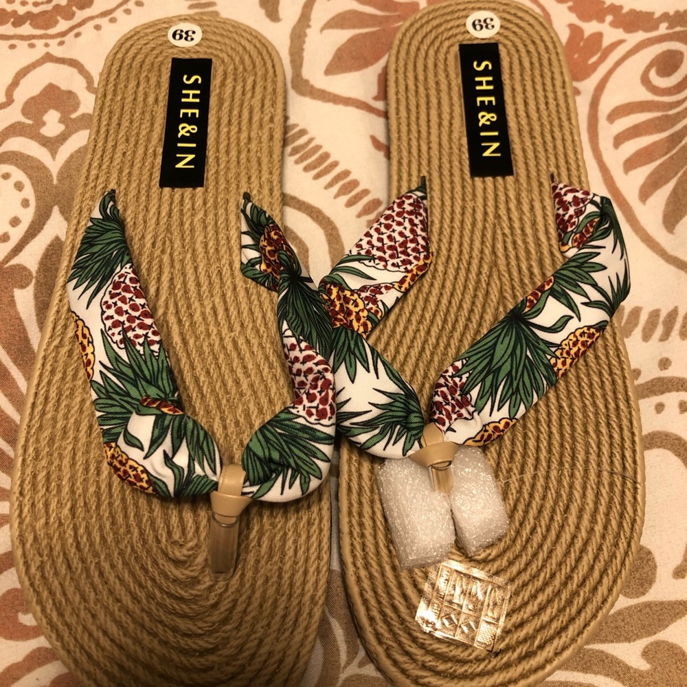 Sandals - Picture 3 of 6